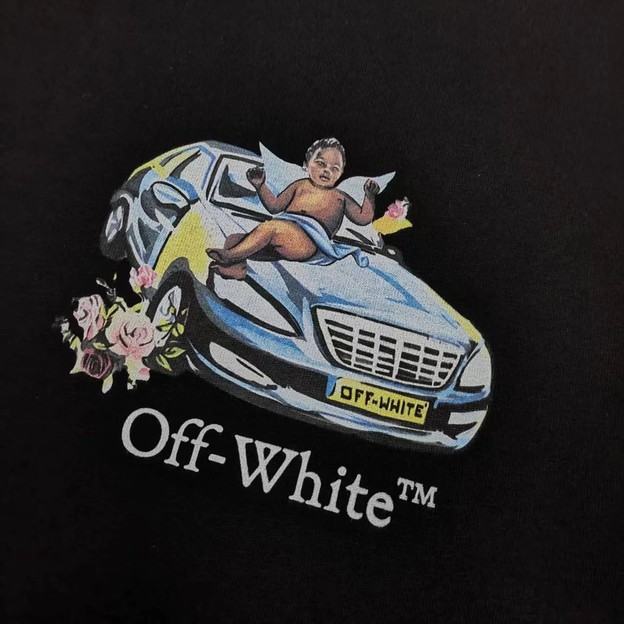 The top proven version OFF-WHI* 25SS new printed short-sleeves, loose fit, the same style for male and female couples stars. American designer Virgil Abloh founded the luxury street brand Off-White based on the pop culture of the younger generation. Walking between street culture and high-end fashion, contemporary elements are used to interpret youth culture, and fine workmanship is used to interpret trendy clothing. Photos, paintings and eye-catching graphic printing are all sources of inspiration for the designer. 32 counts of 260g double yarn pure cotton fabric, the printing uses Kornit digital direct injection technology, and the picture is clear. The white glue base ensures the firmness of the printing, and machine washing is stress-free - 1:1 original mold opening, ZP development, perfectly restored to the original version, produced by a large factory, not produced by a small factory on the market, fine wiring, top-notch craftsmanship, welcome to compare - A complete set of customized accessories for collar labels, hang tags, and wash water labels - Exclusive logo packaging - No matter age, body shape or gender, it is very suitable for both men and women. All details are real photos, buy with confidence. Color: black, white Size: S-XL P;120